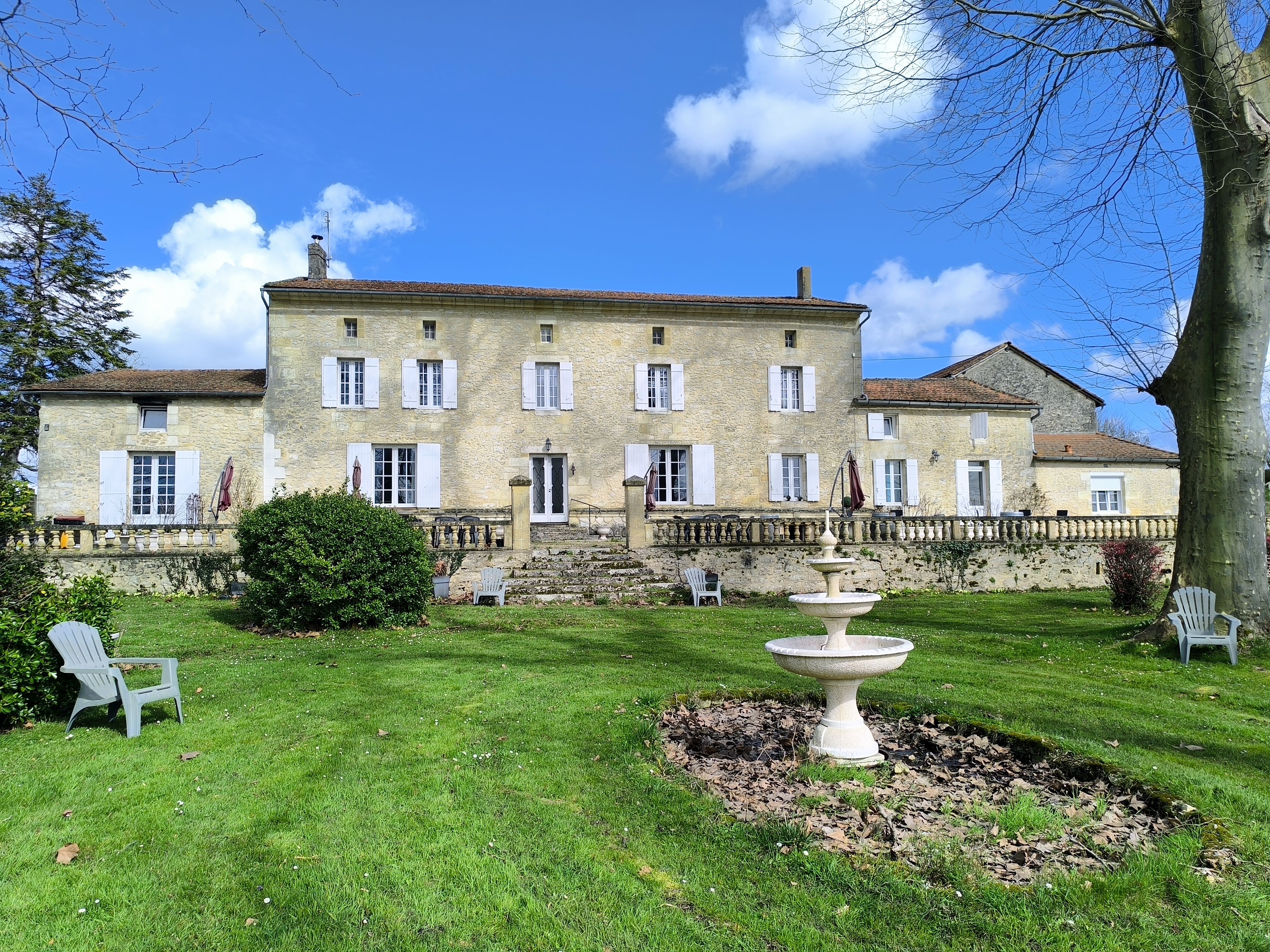 Façade du Château Puygrenier